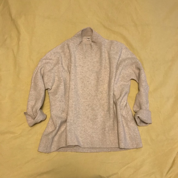 UNIQLO super soft non-itchy sweater - Picture 1 of 5